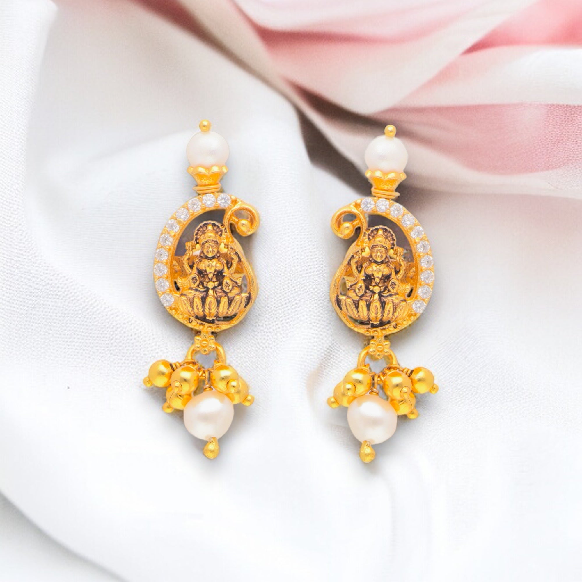Laxmi Pearl Earrings - Luxevogue