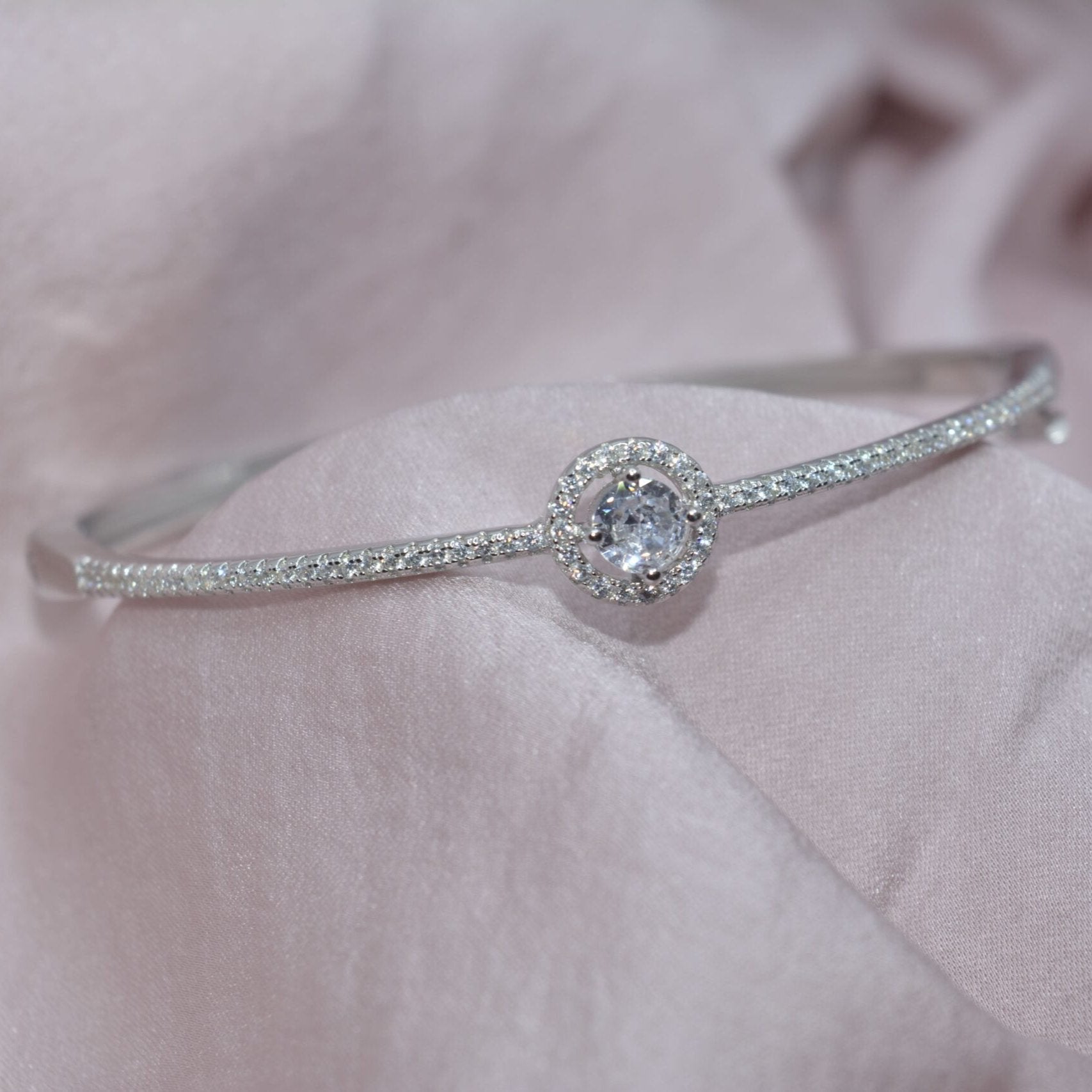 Radiant stone Oval Bracelet - Luxevogue