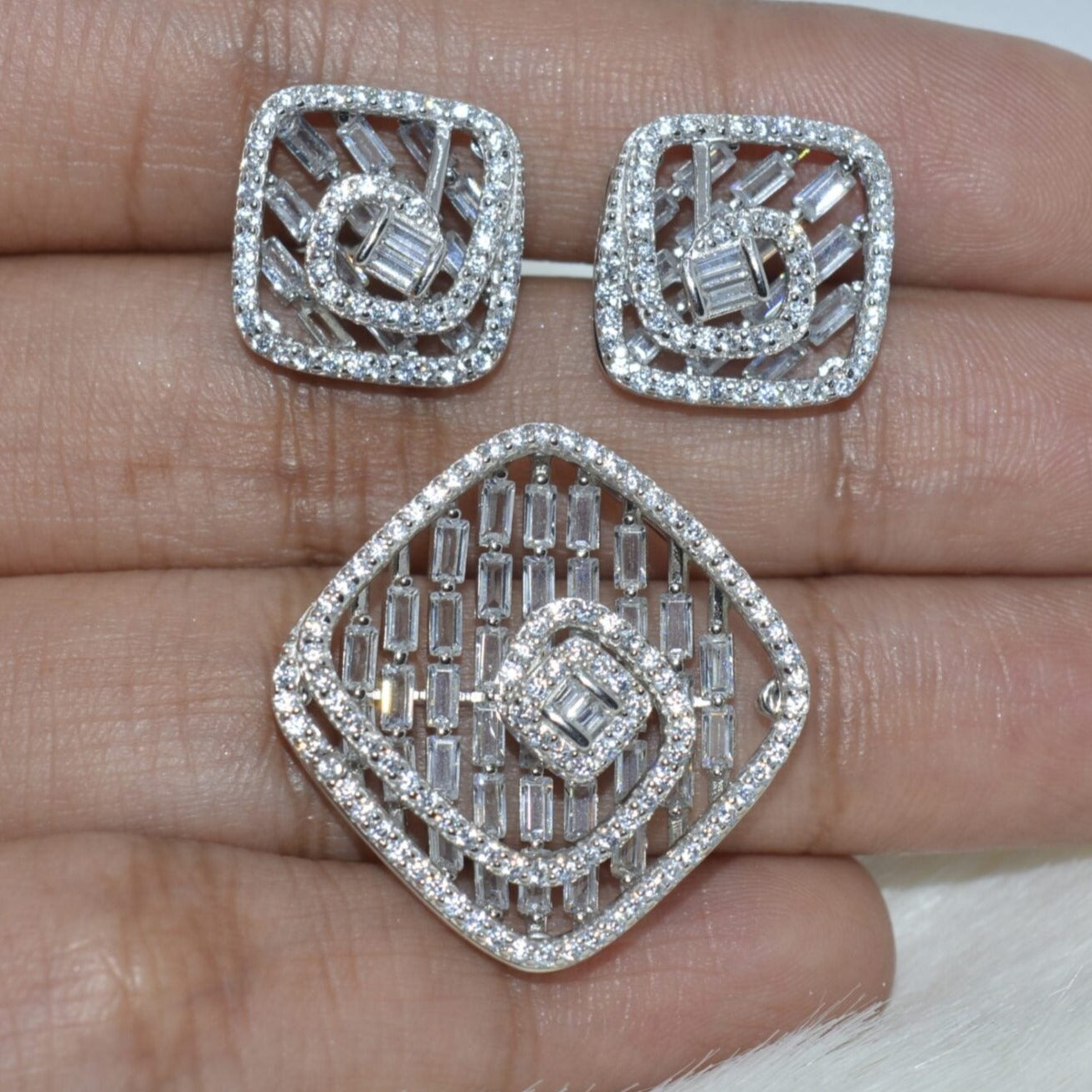 Timeless Beauty Pendant Set - Luxevogue