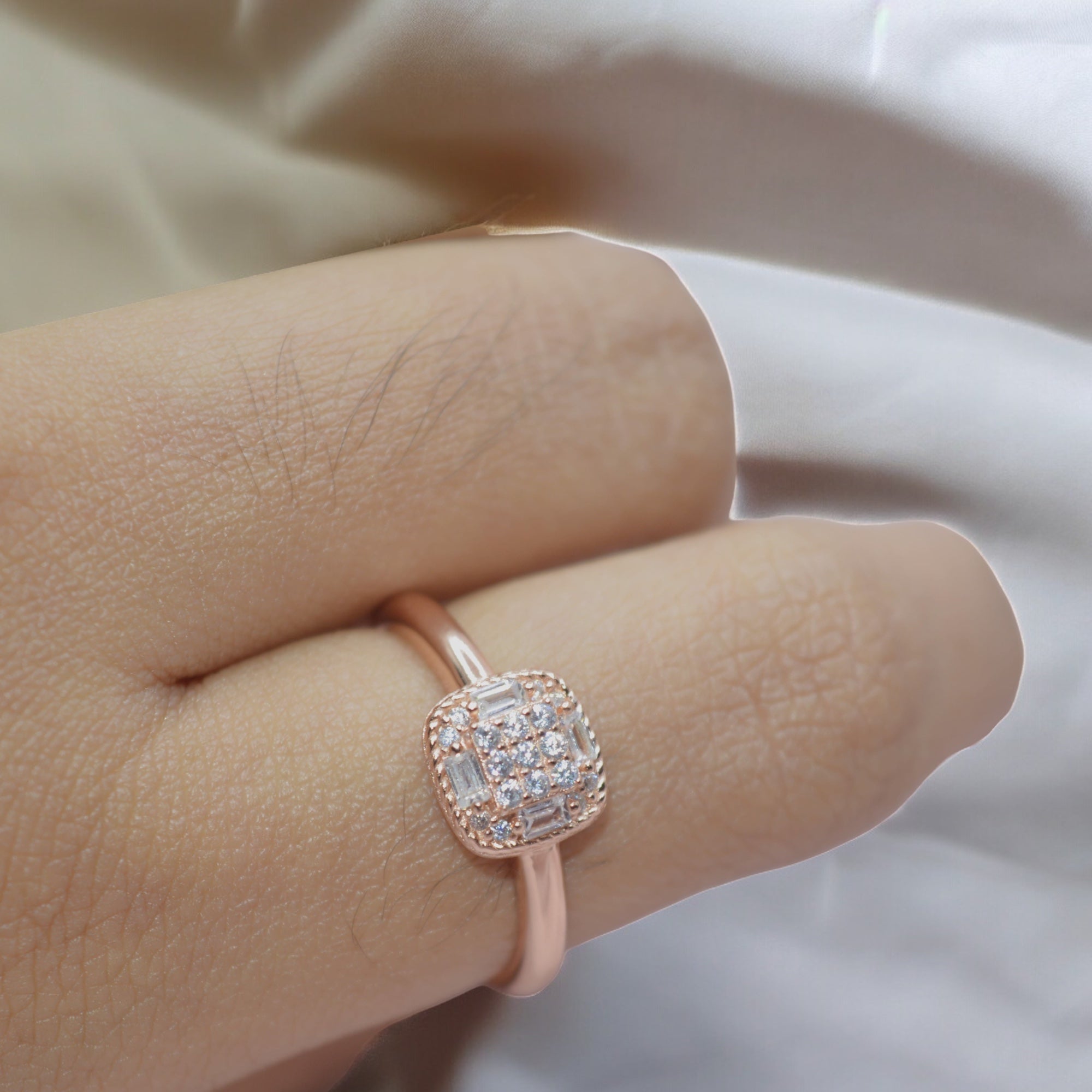 Structured Brilliance Ring: 925 Silver