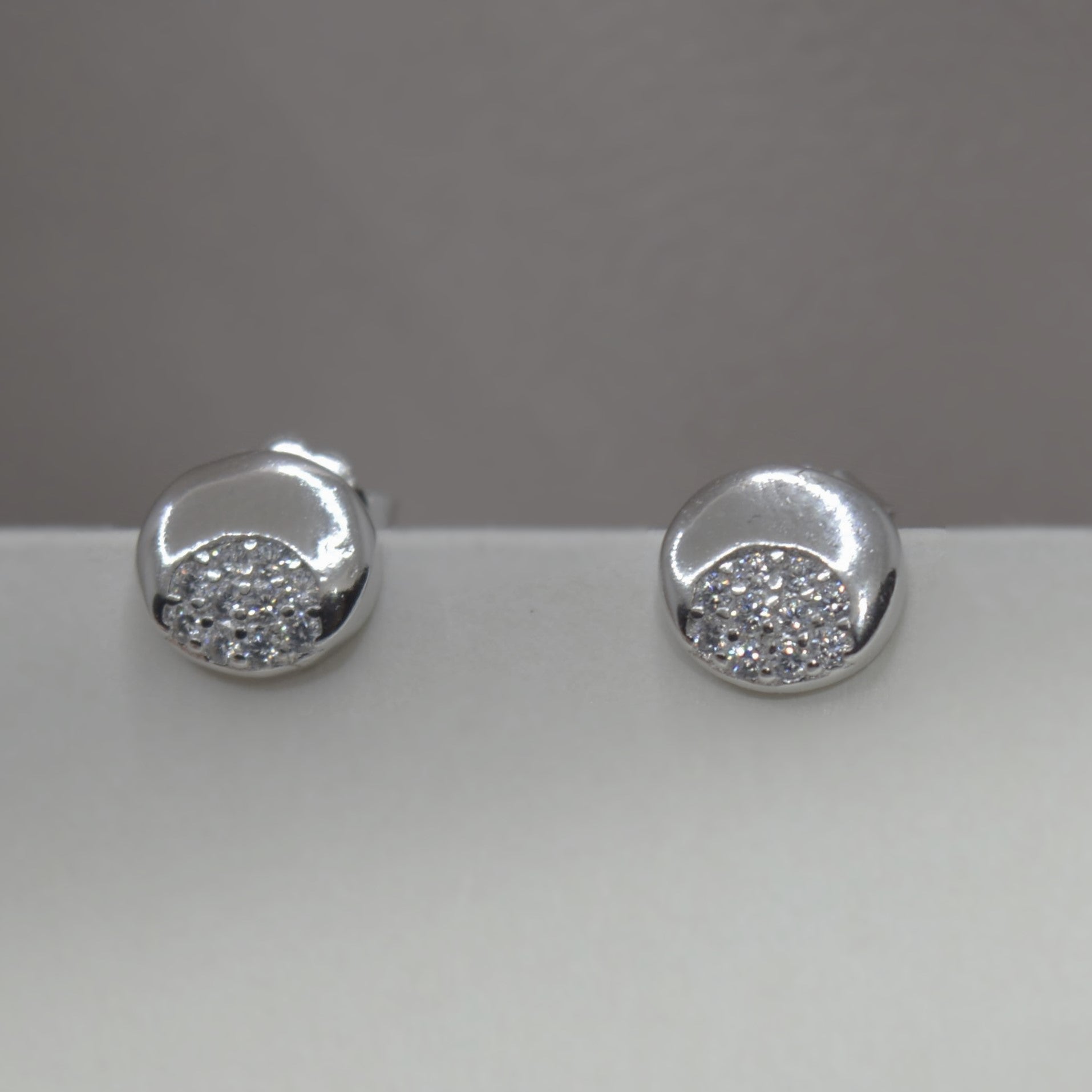 Disc Stud Earrings in 925 Sterling Silver