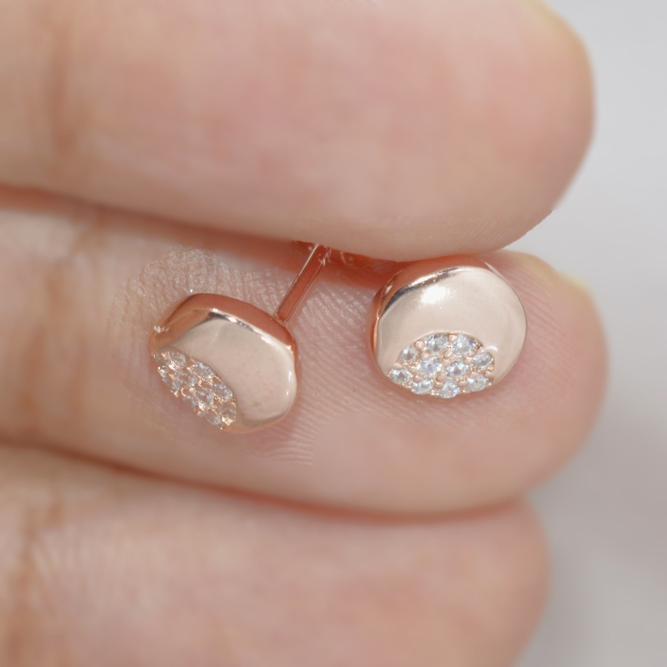 Disc Stud Earrings in 925 Sterling Silver