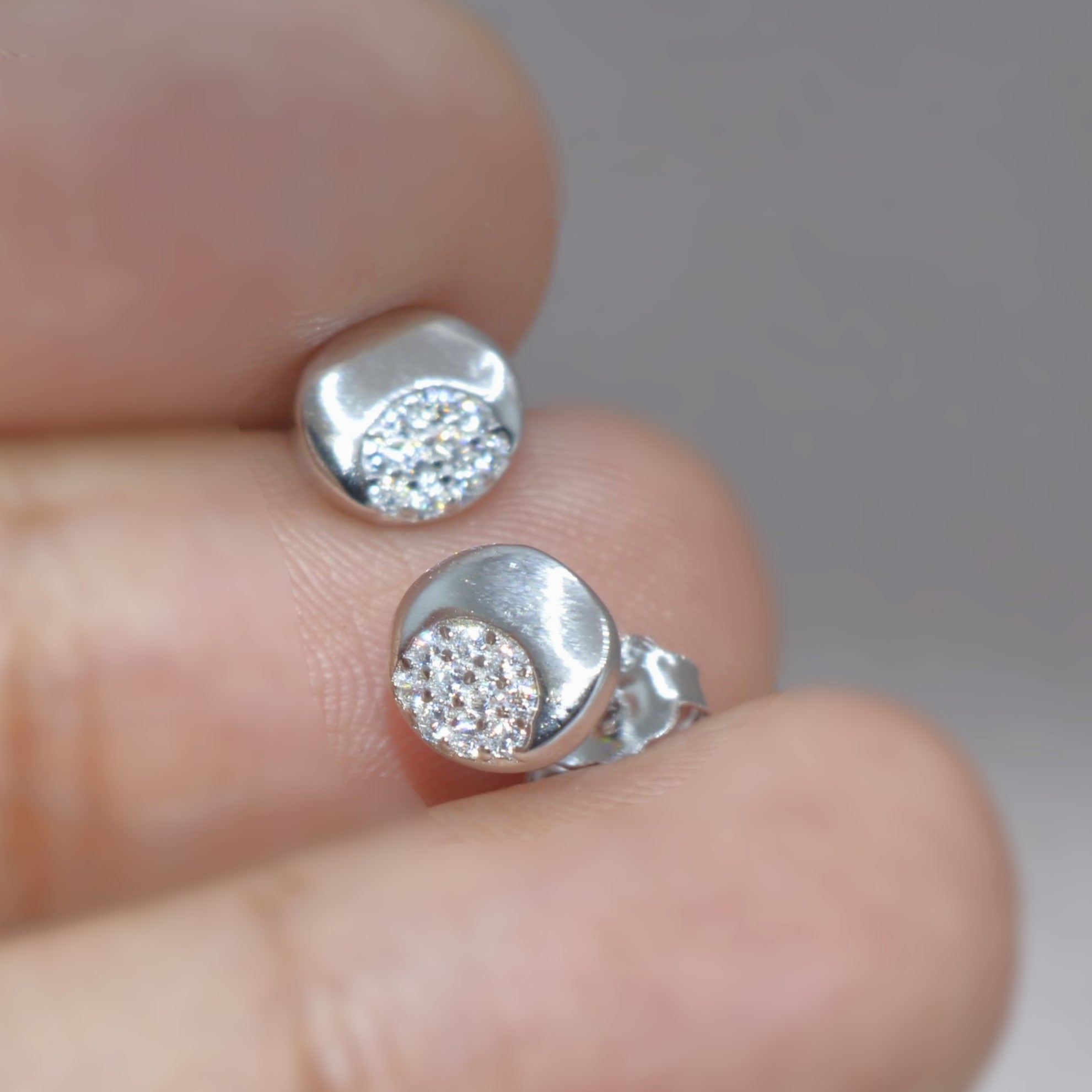 Disc Stud Earrings in 925 Sterling Silver