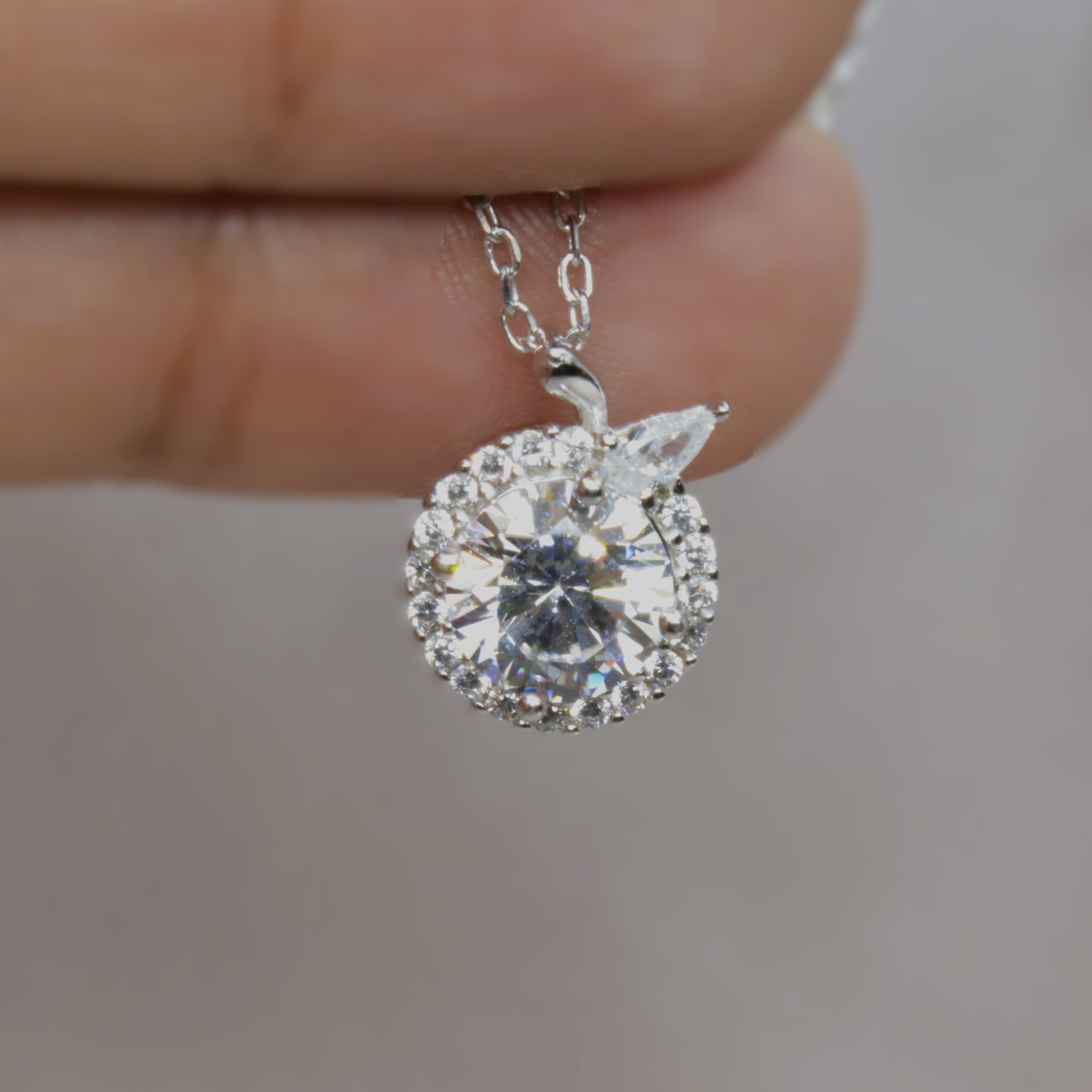 Elegant Diamond Like Halo Necklace for Women - 925 Silver Jewelry