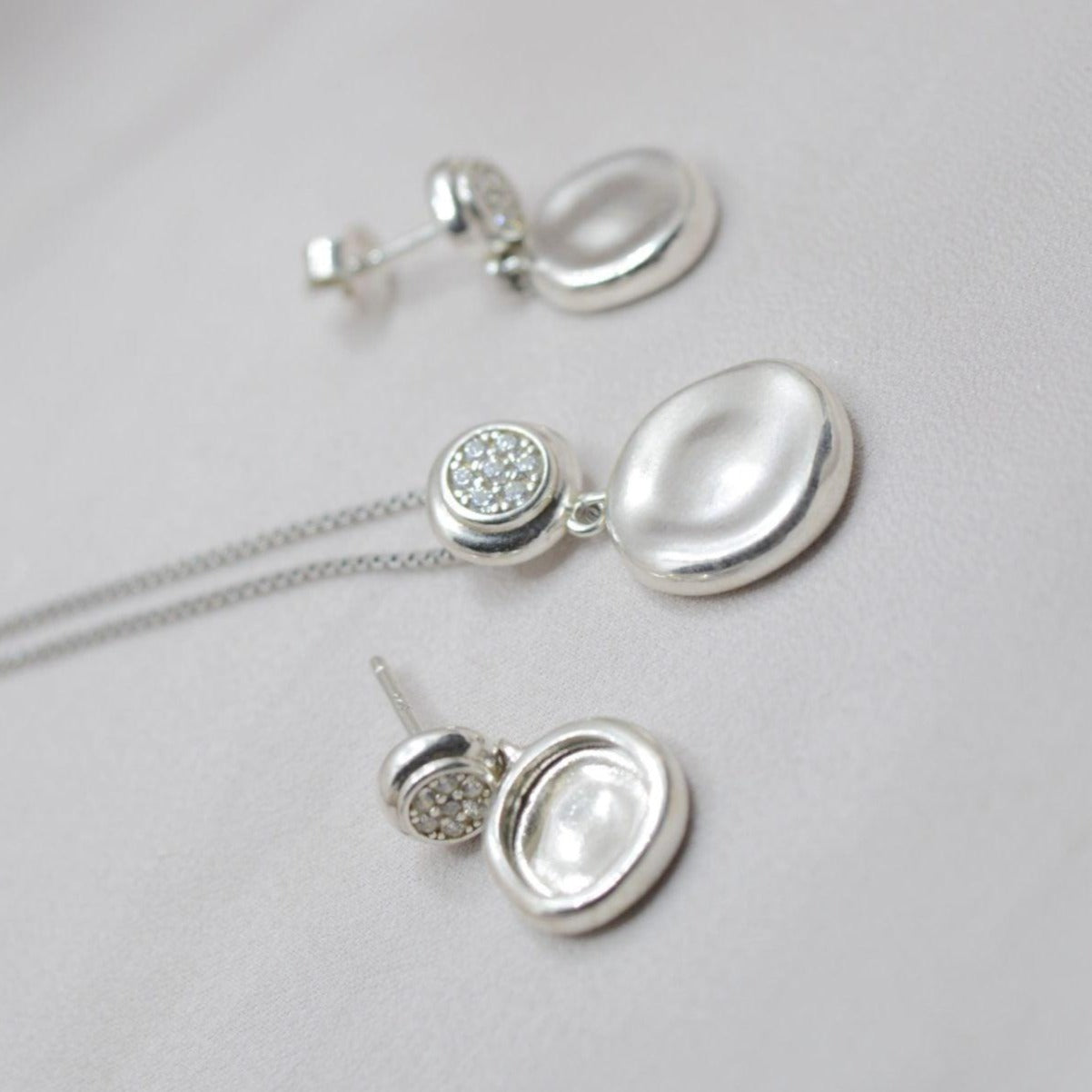 Circular Elegance Pendant Set - Luxevogue