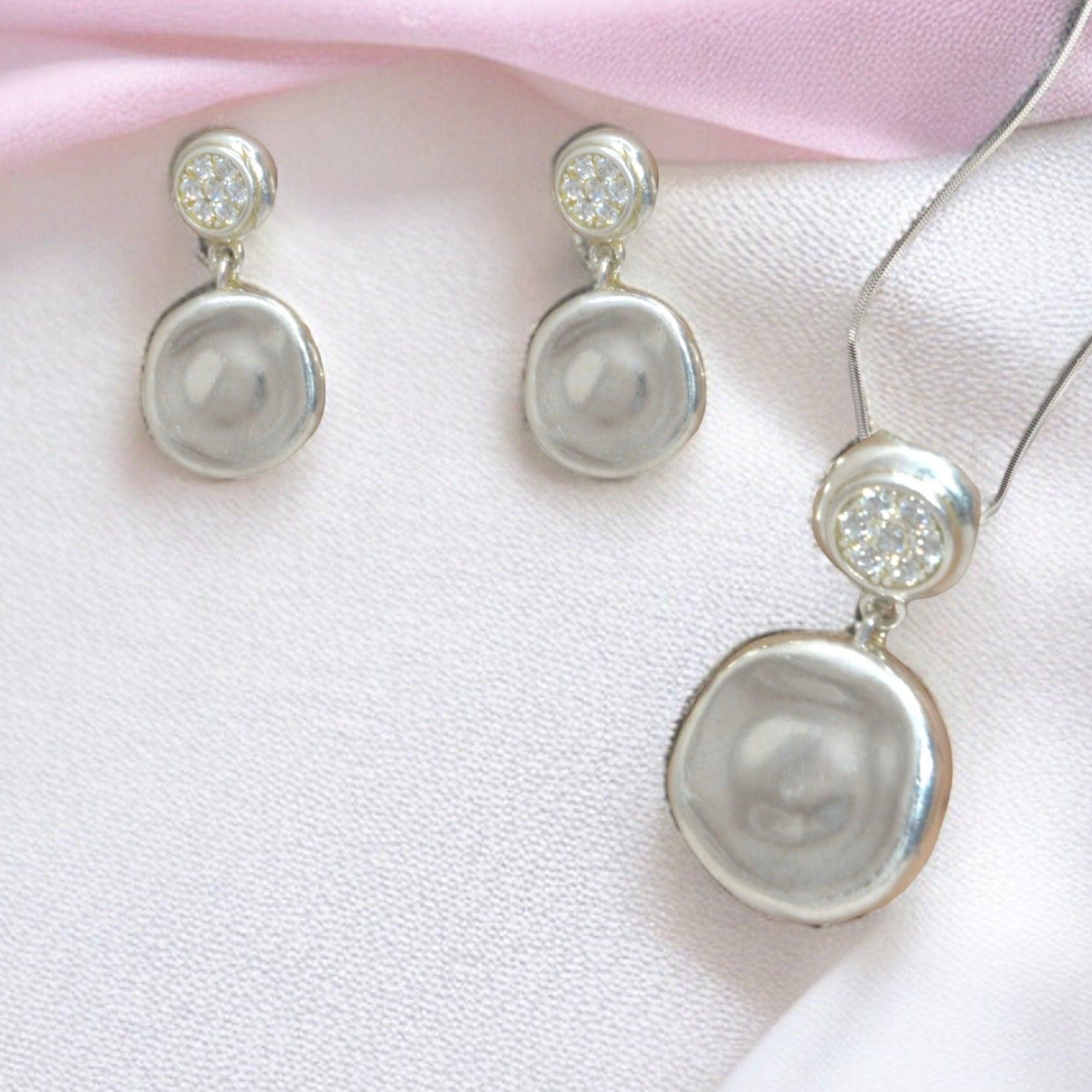 Circular Elegance Pendant Set - Luxevogue