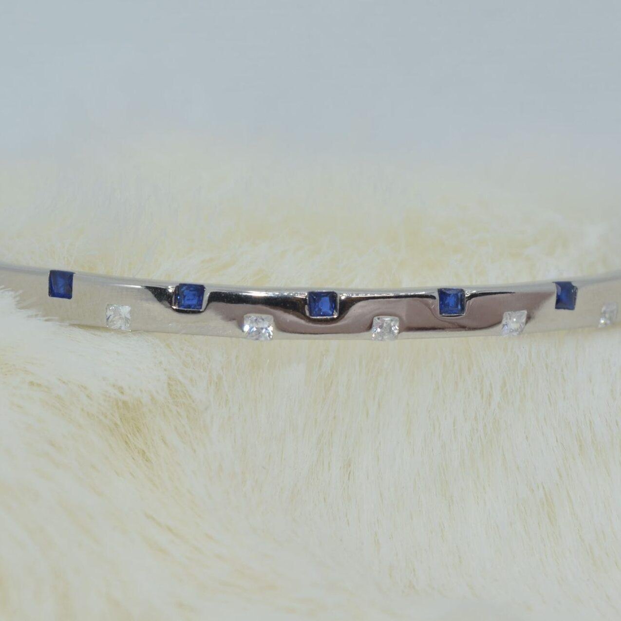 Criss Cross Blue Oval Bracelet - Luxevogue