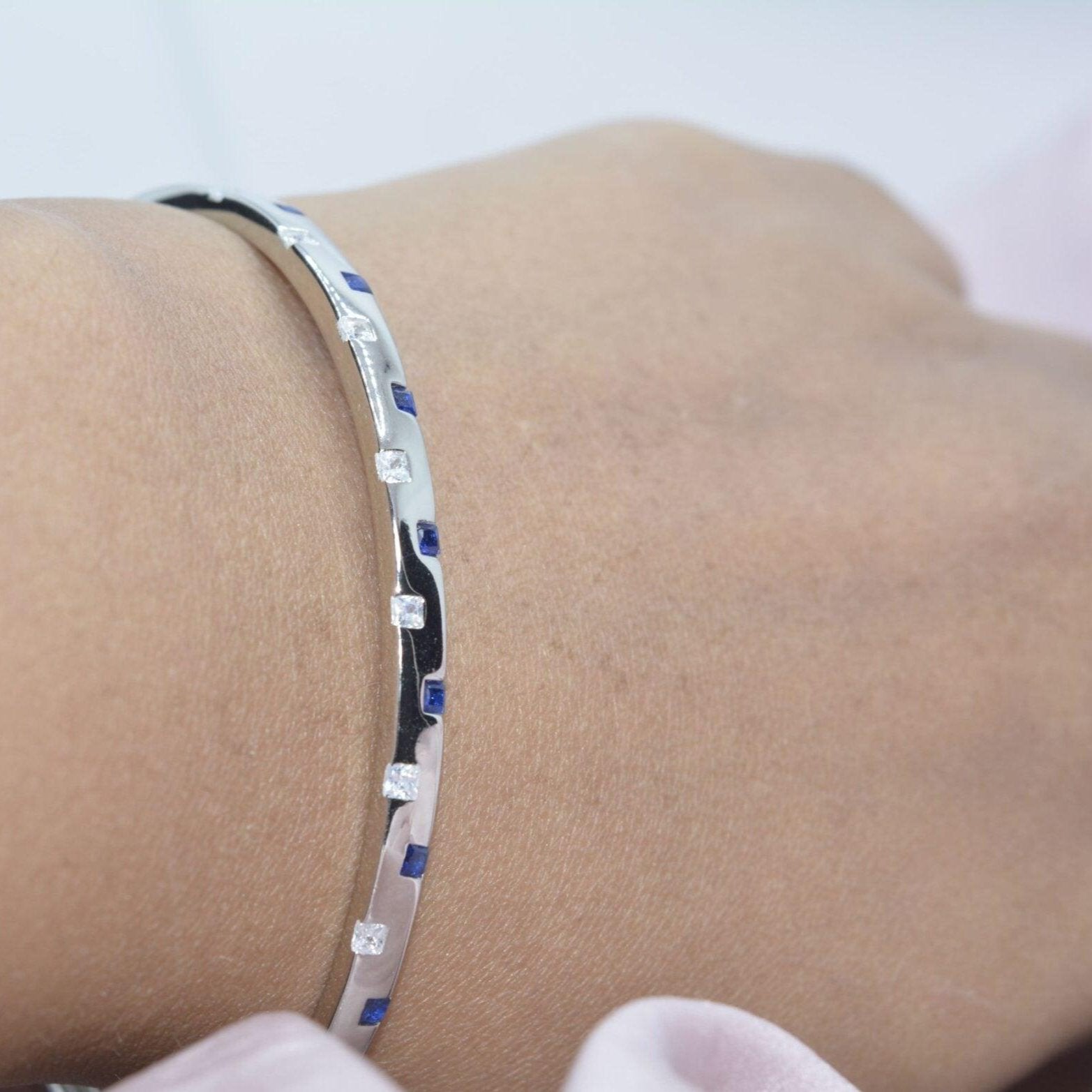 Criss Cross Blue Oval Bracelet - Luxevogue