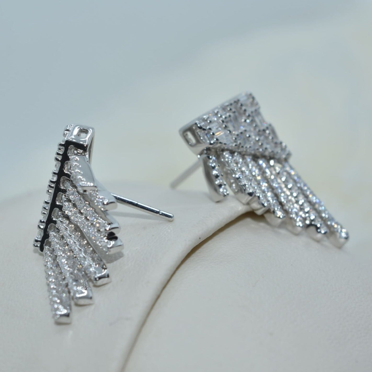 Dazzle Style Earrings - Luxevogue