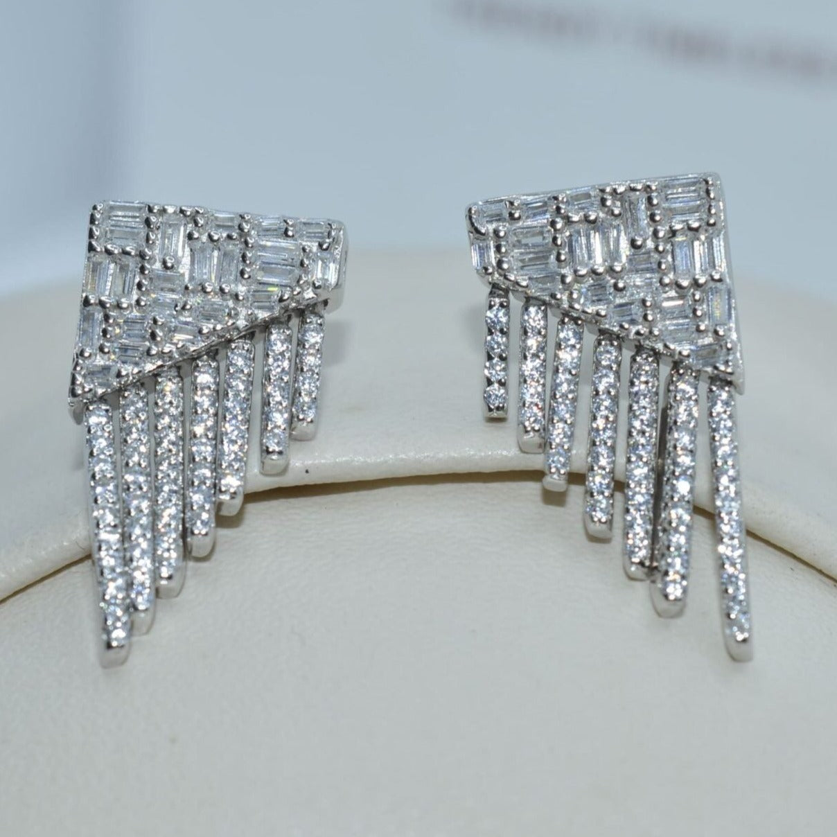 Dazzle Style Earrings - Luxevogue