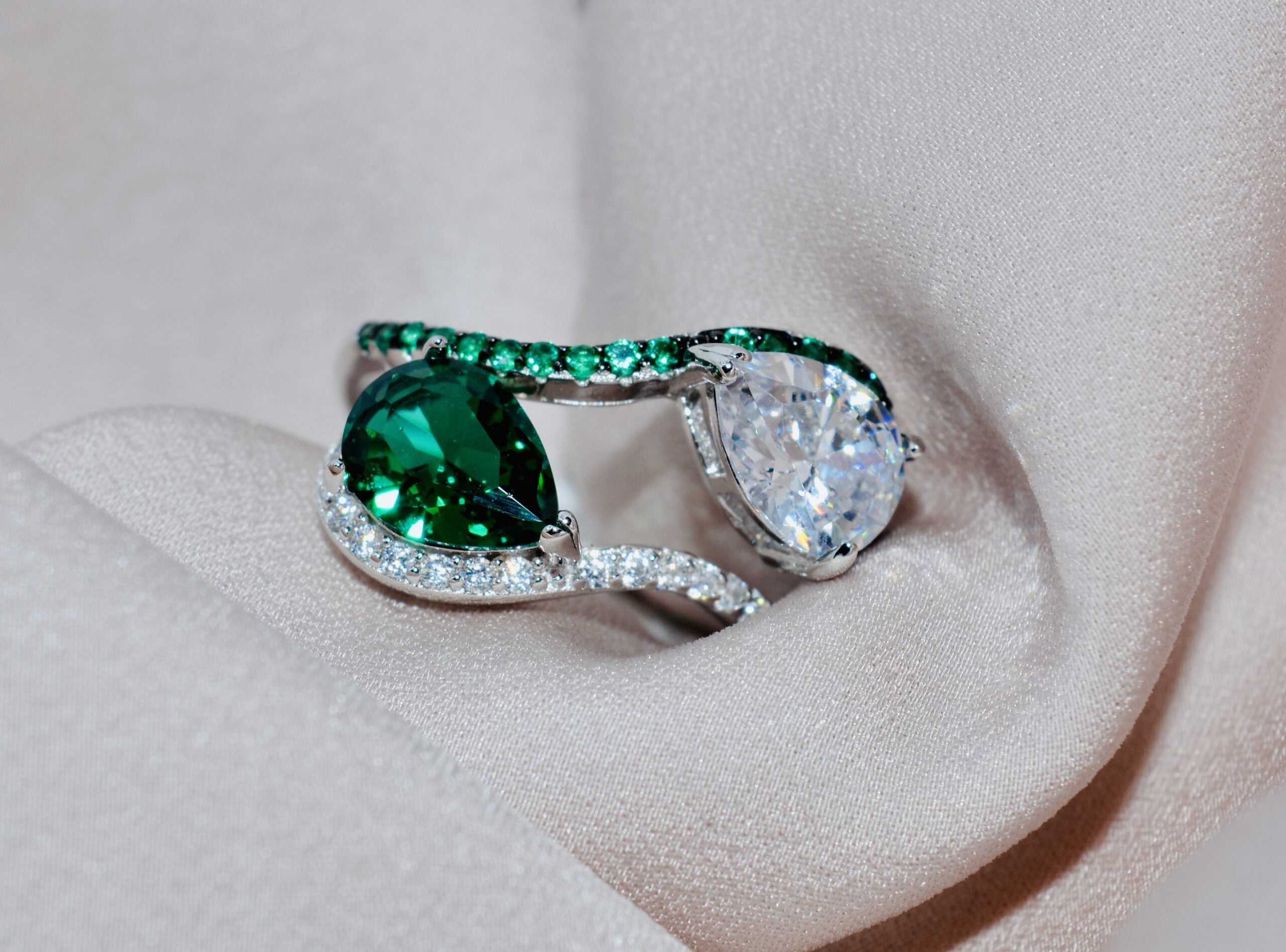 Green and White Adjustable Ring - Luxevogue