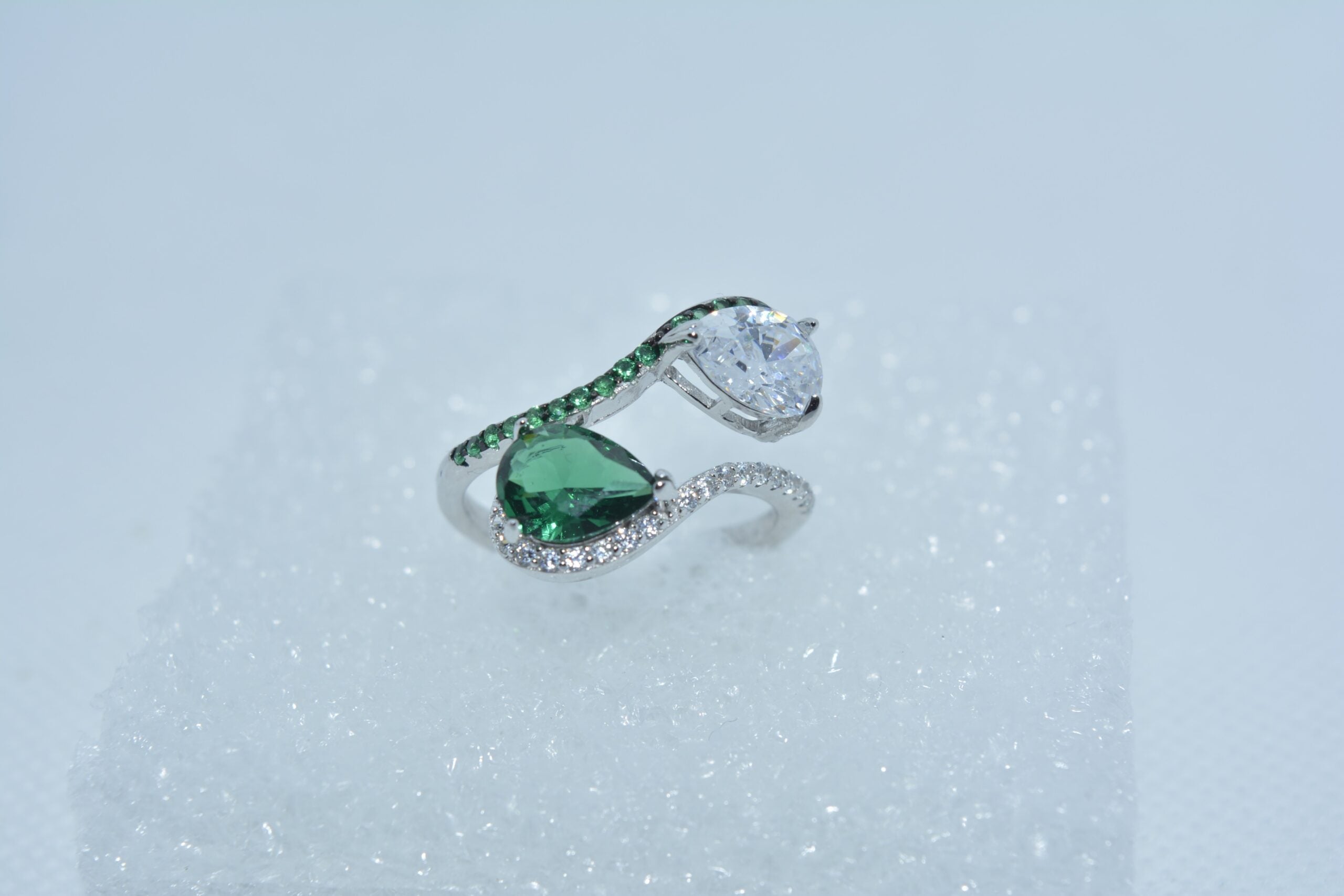 Green and White Adjustable Ring - Luxevogue