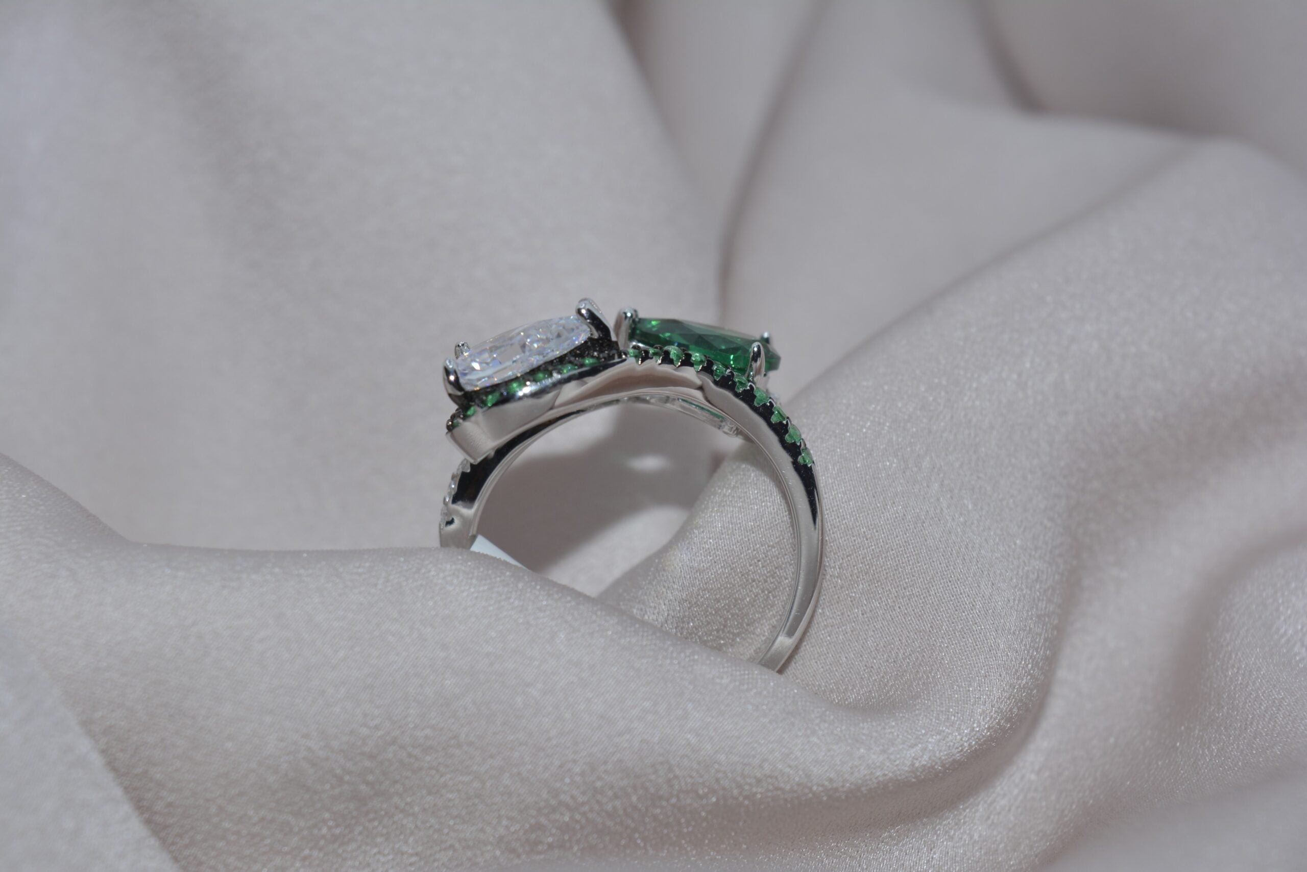 Green and White Adjustable Ring - Luxevogue