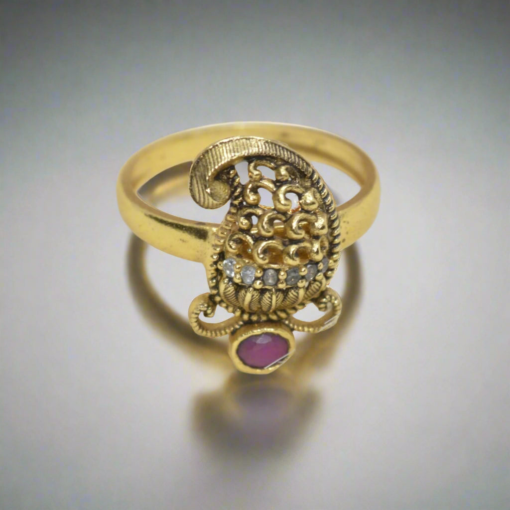 Heritage Charisma Ring - Luxevogue