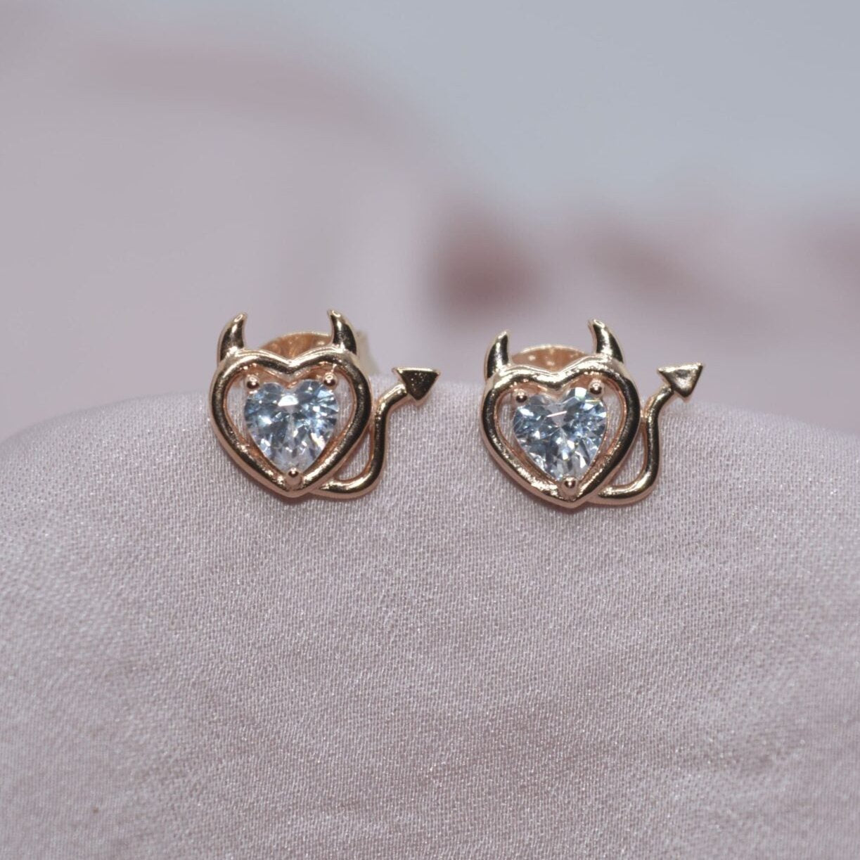 Mischievous Heart Earring - Luxevogue