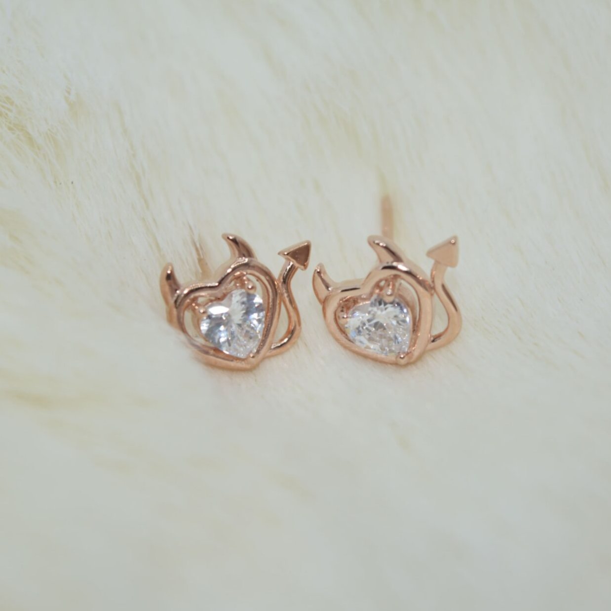 Mischievous Heart Earring - Luxevogue