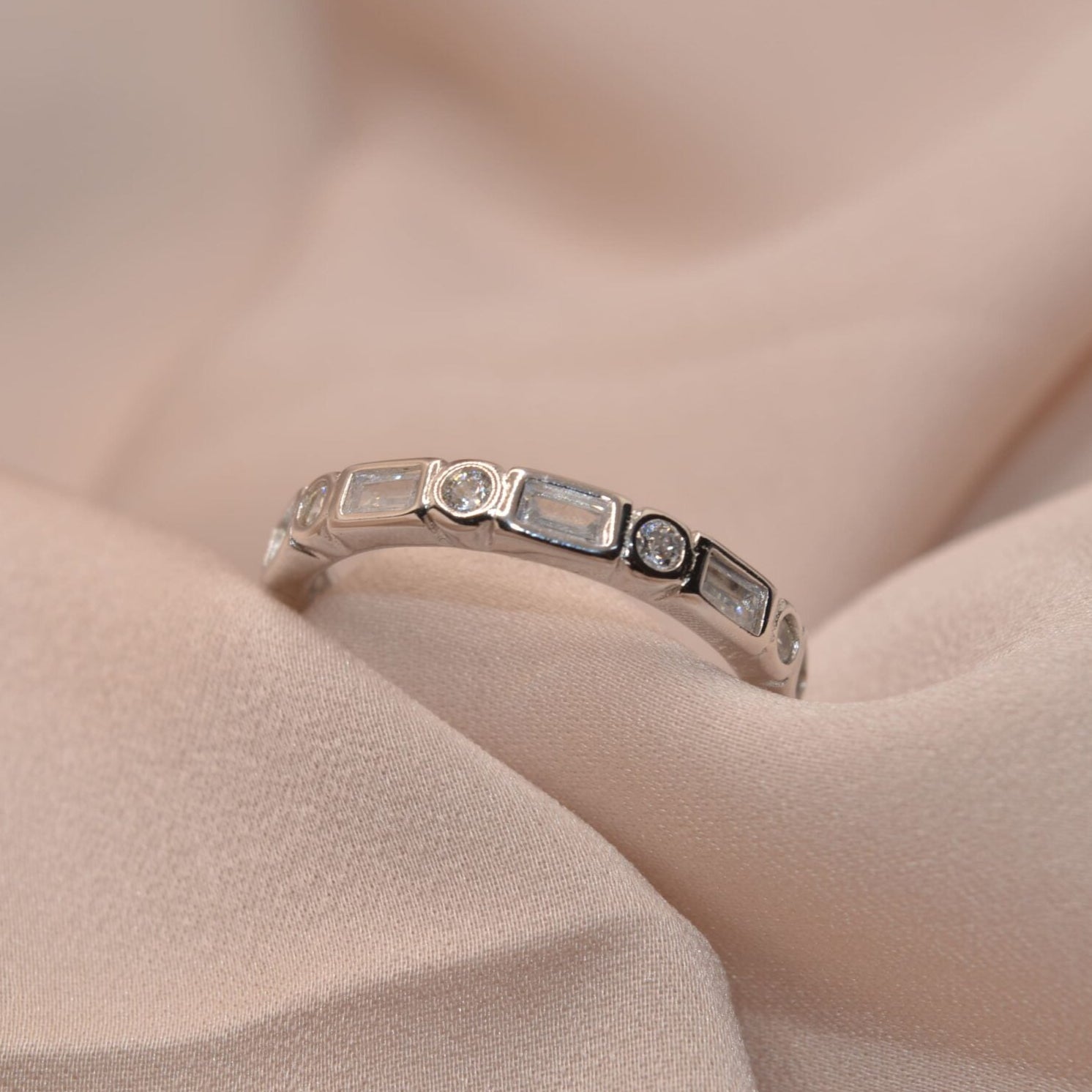 Recirc Band Ring - Luxevogue