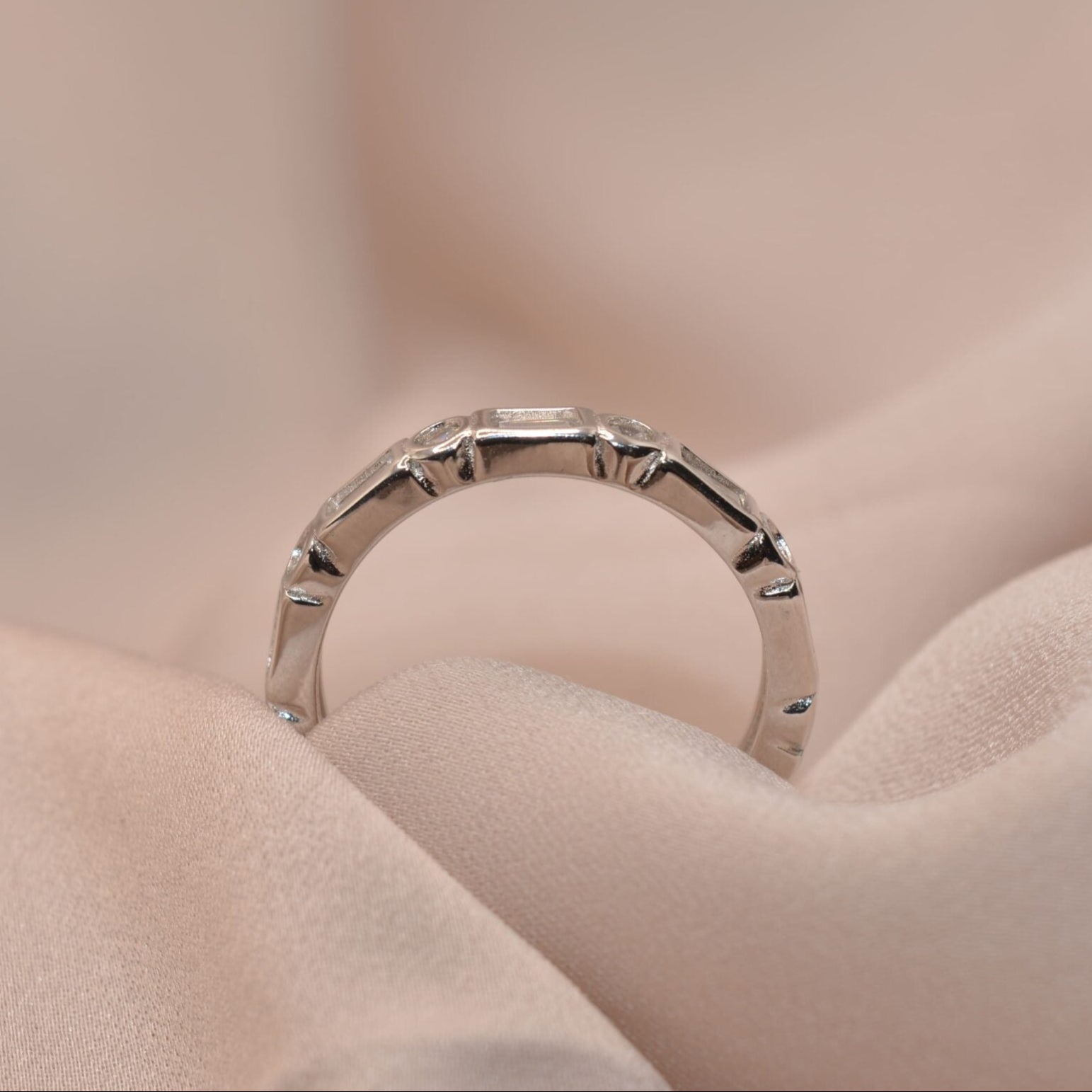 Recirc Band Ring - Luxevogue