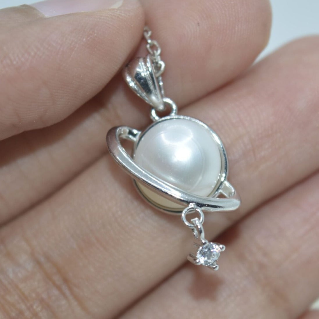 Saturn pearl pendant - Luxevogue