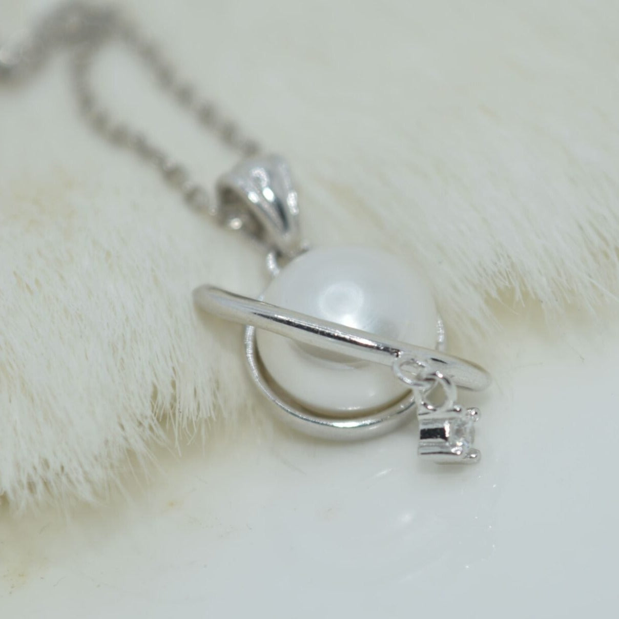 Saturn pearl pendant - Luxevogue