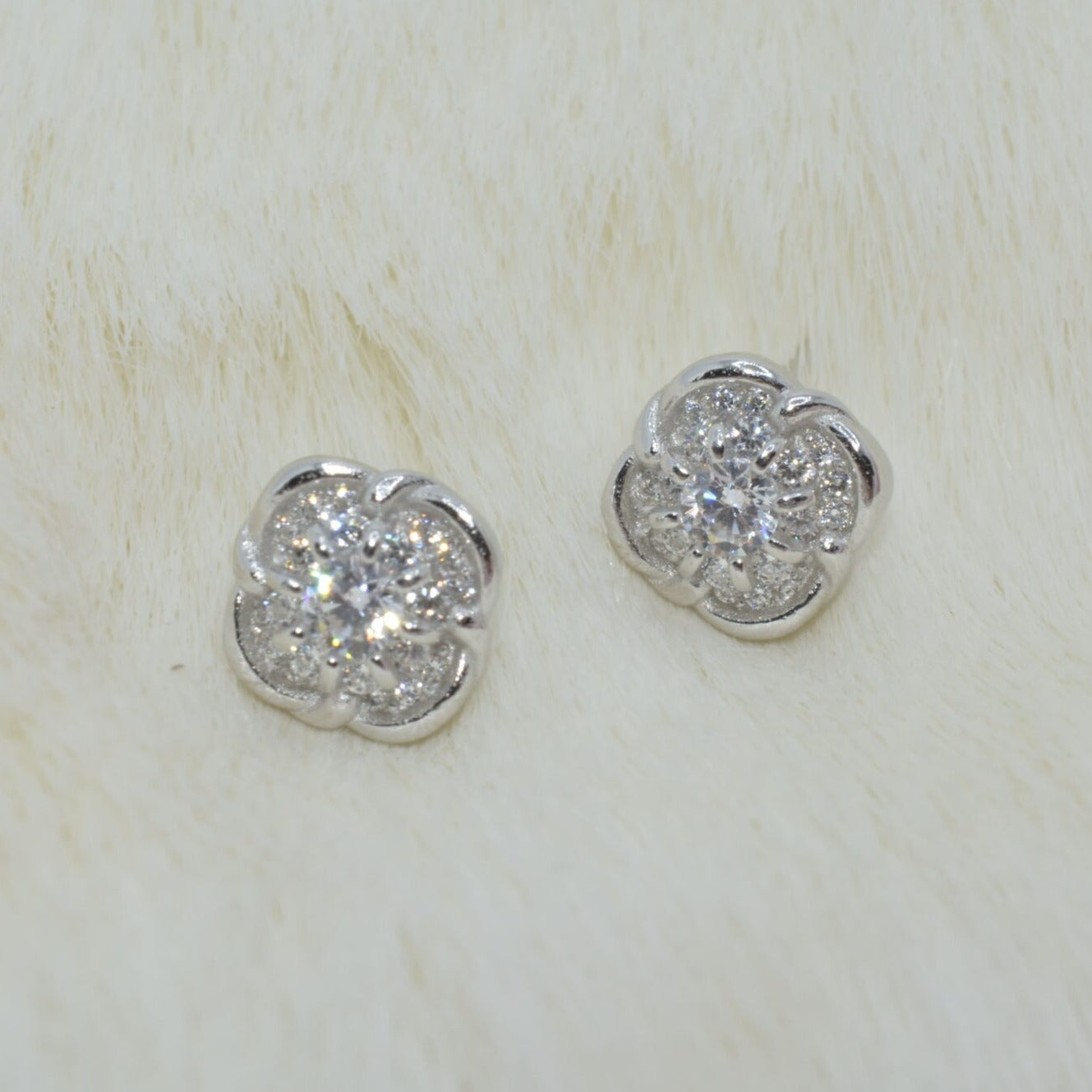 Shimmery Flower Earring - Luxevogue