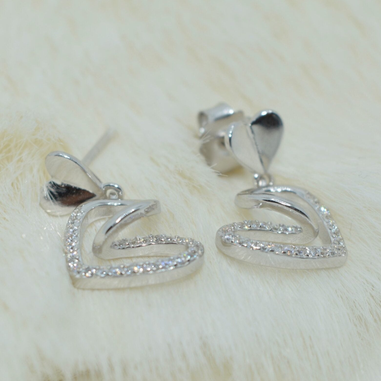 Shiny Spiral Heart Earring - Luxevogue