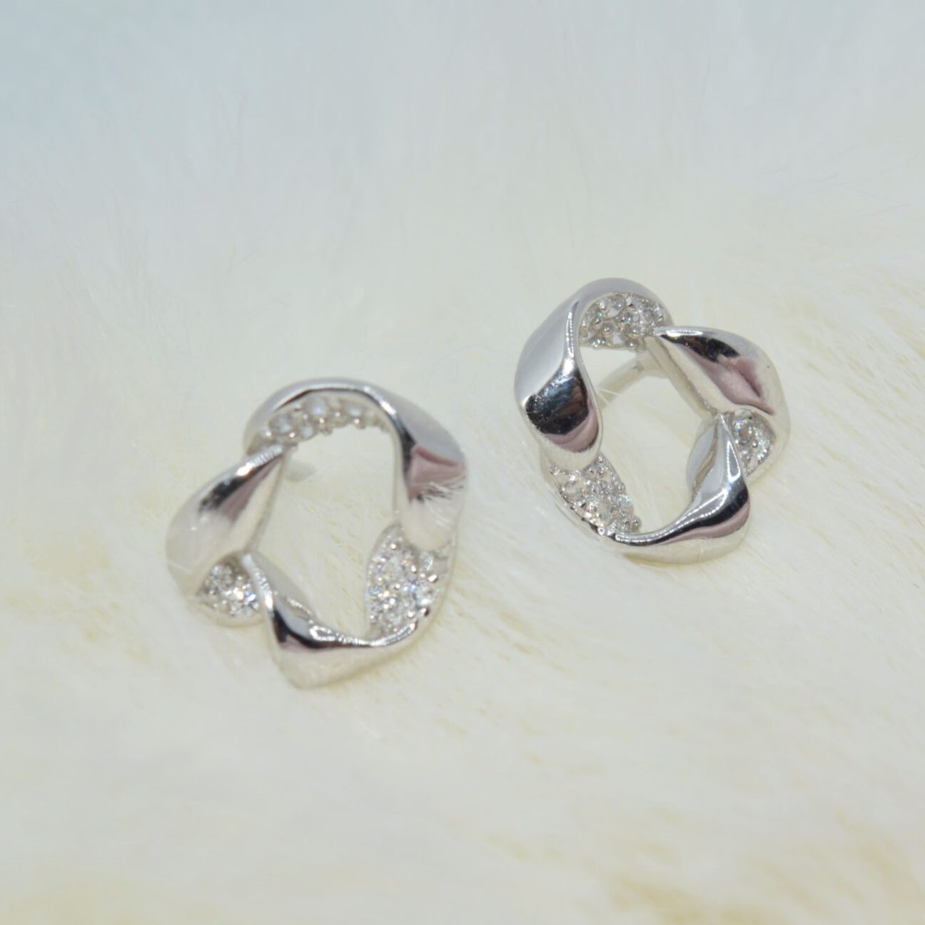 Spiral Halo Earring - Luxevogue