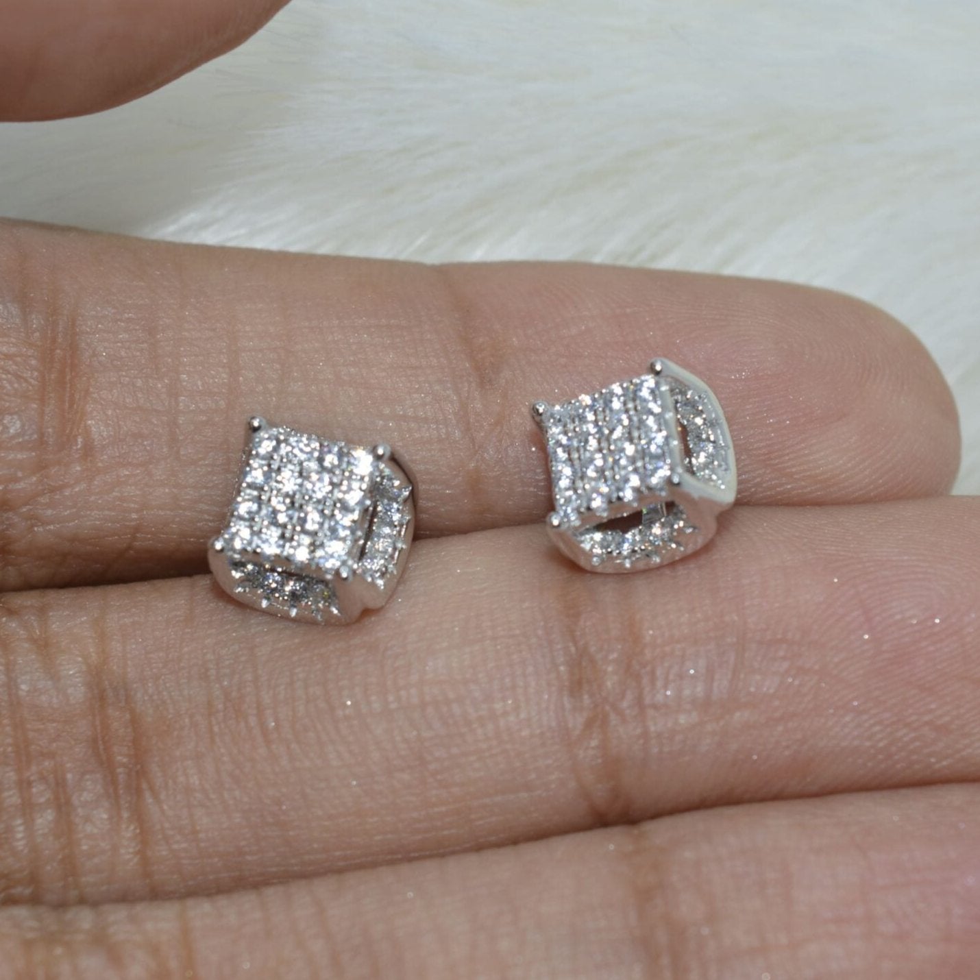 SquareSparkle Studs - Luxevogue