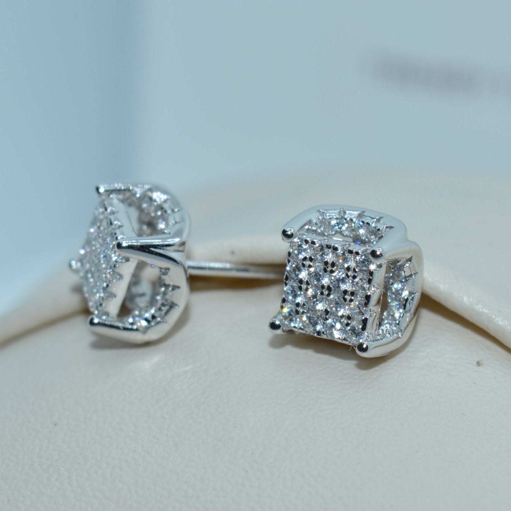 SquareSparkle Studs - Luxevogue