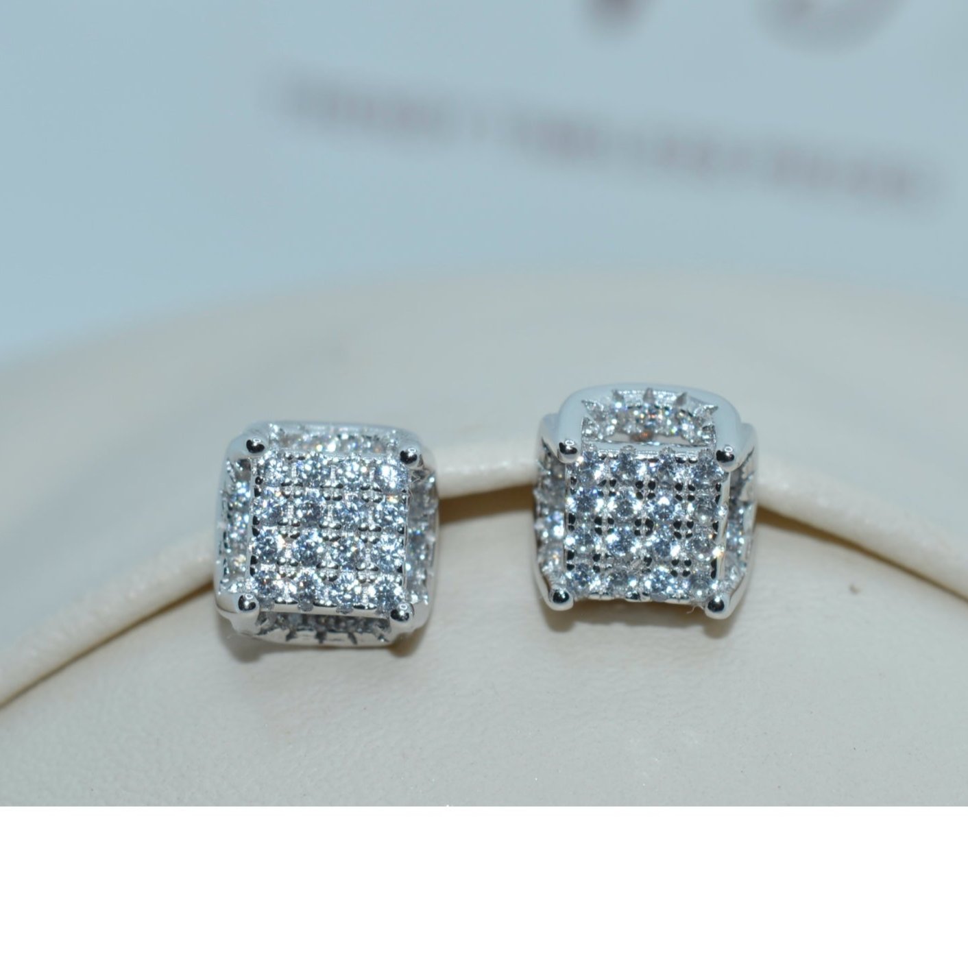 SquareSparkle Studs - Luxevogue