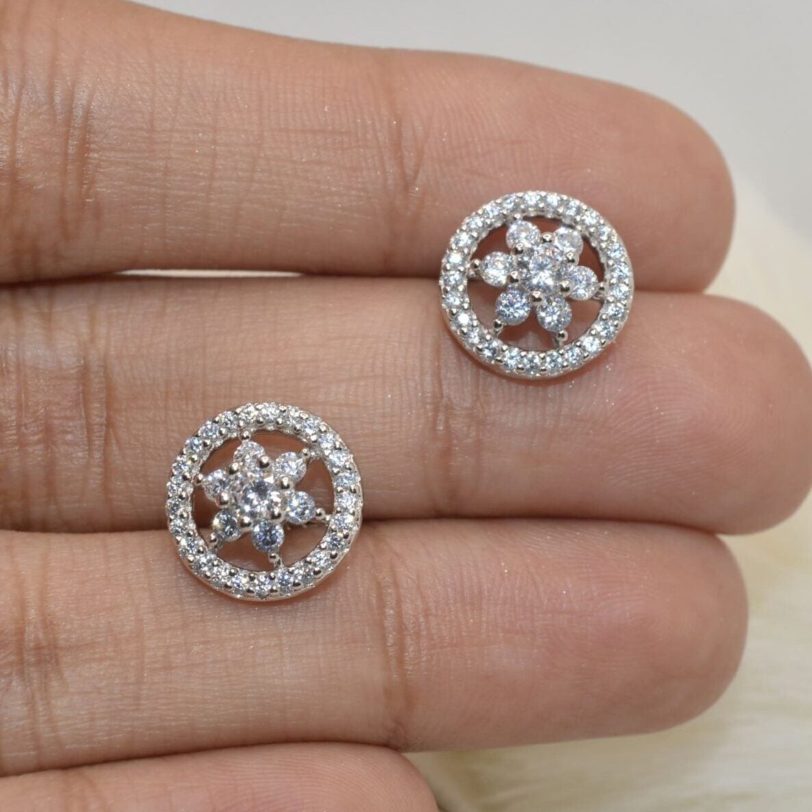 Stellar Spark Studs - Luxevogue