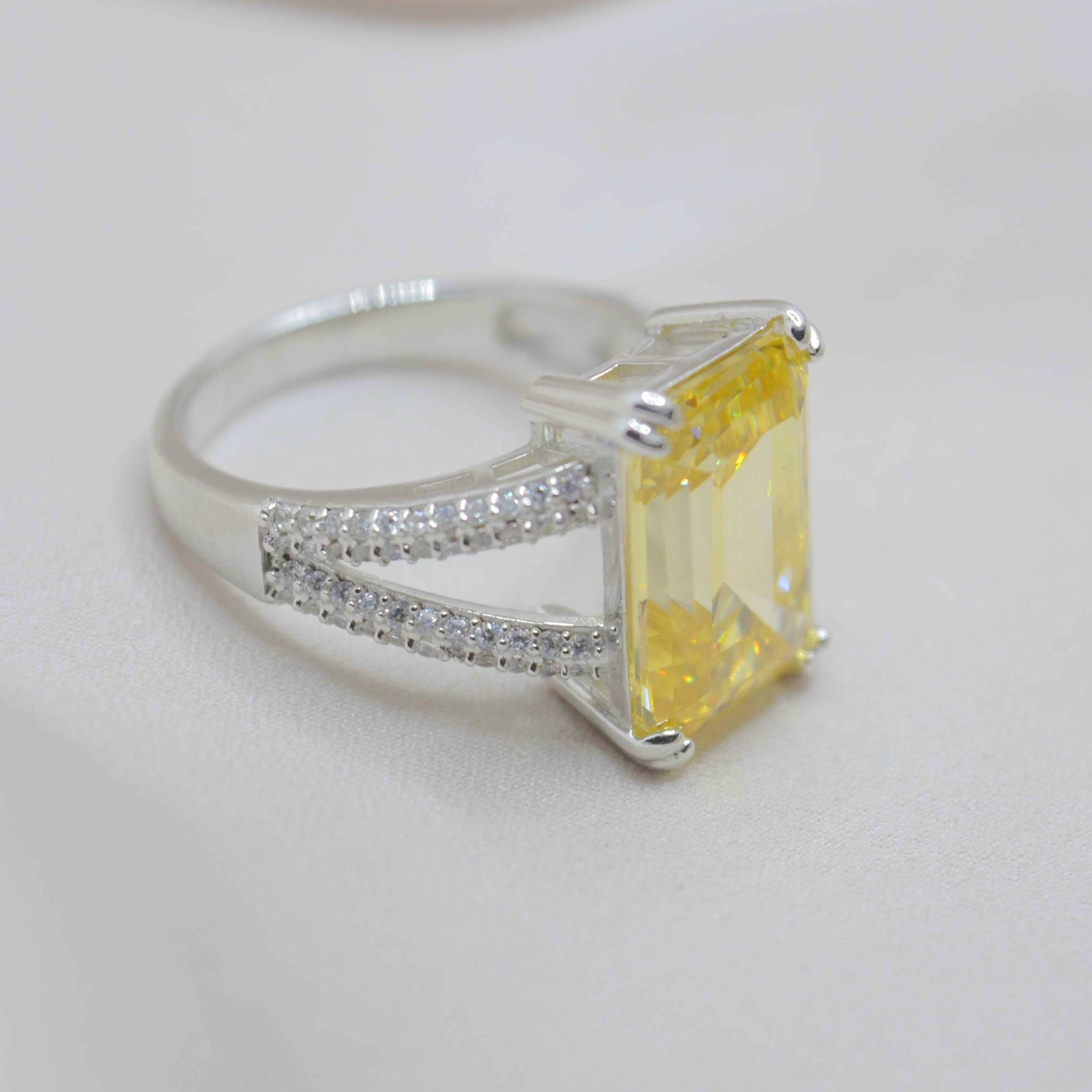 Sunshine Ring - Luxevogue