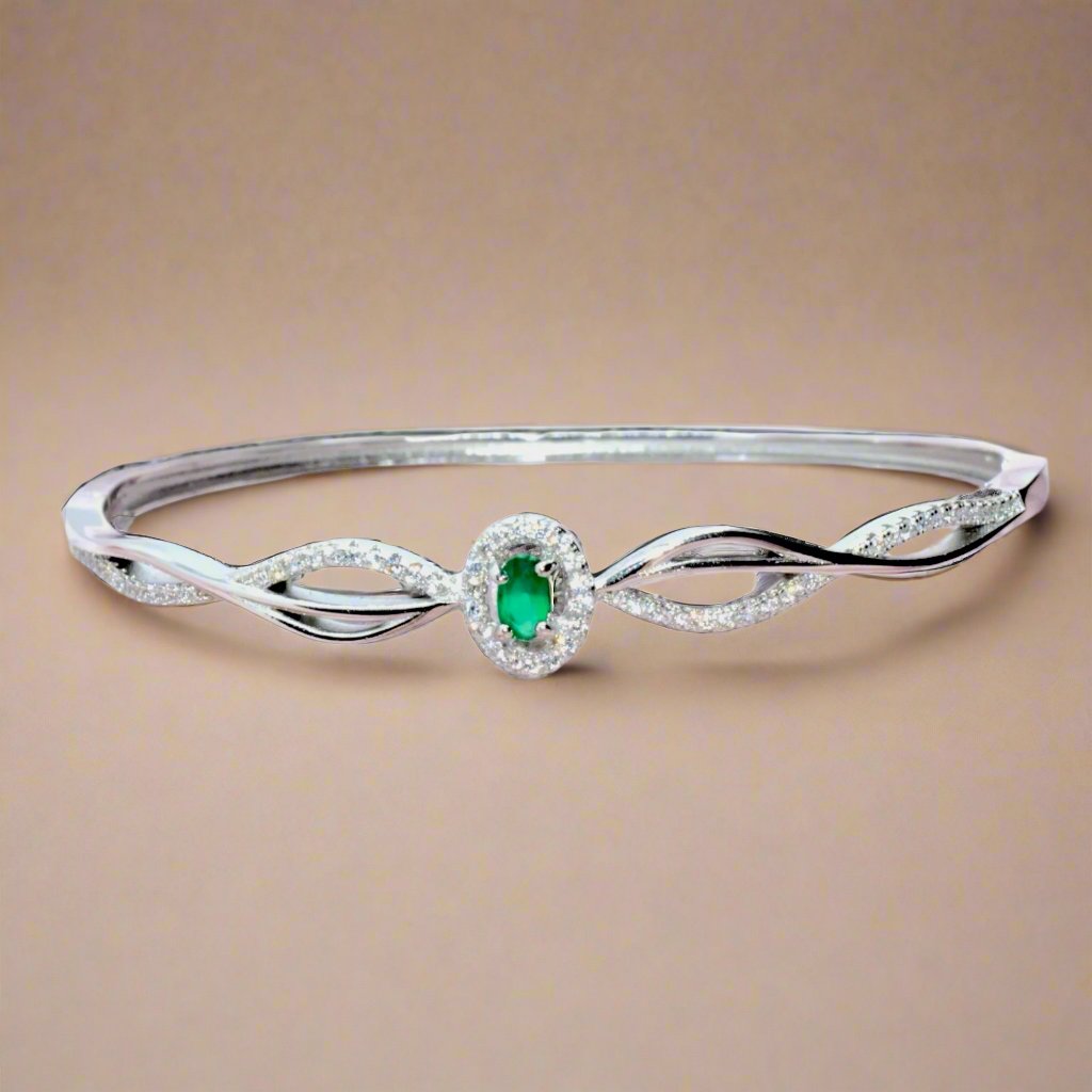 Wave of Green Elegance Oval Bracelet