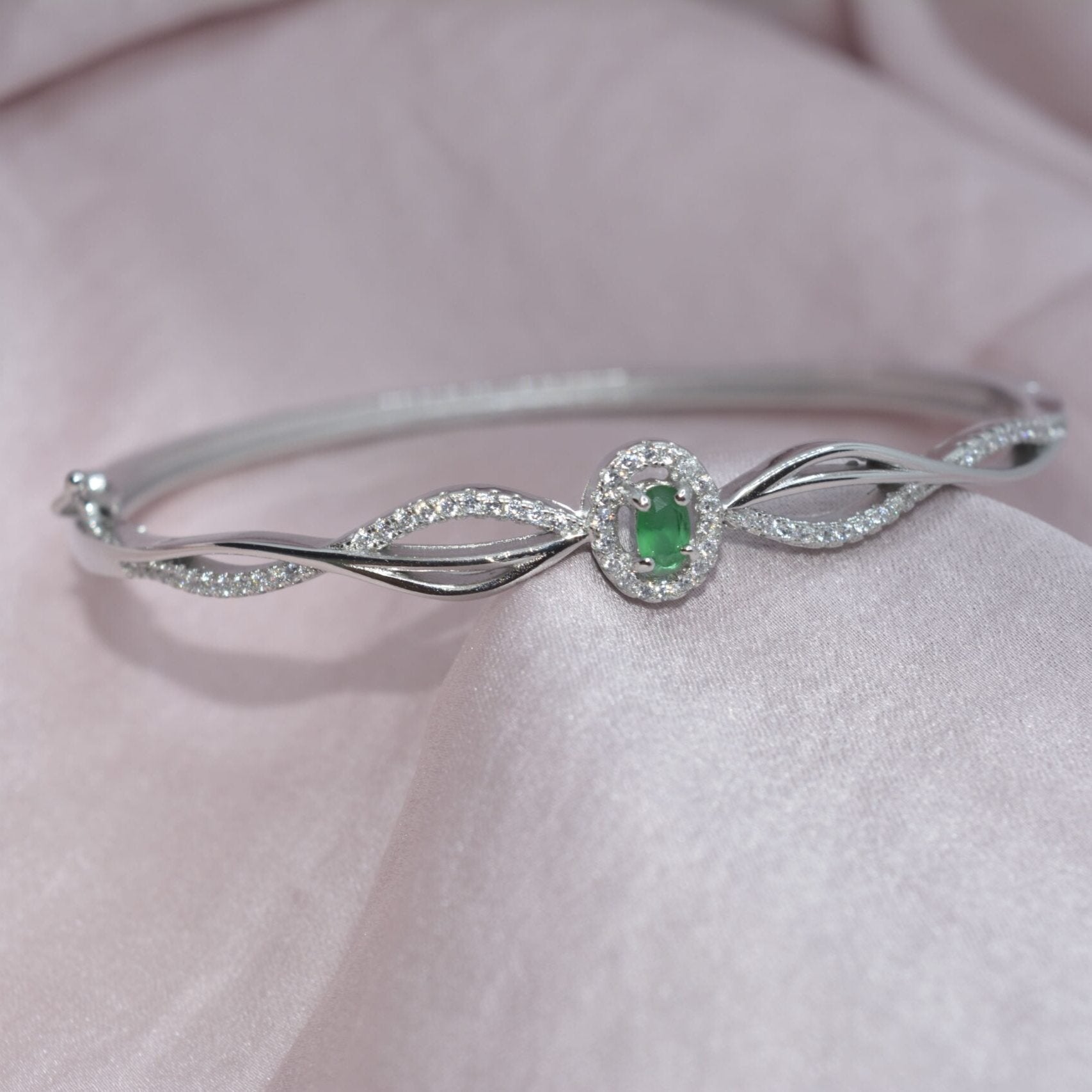 Wave of Green Elegance Oval Bracelet - Luxevogue